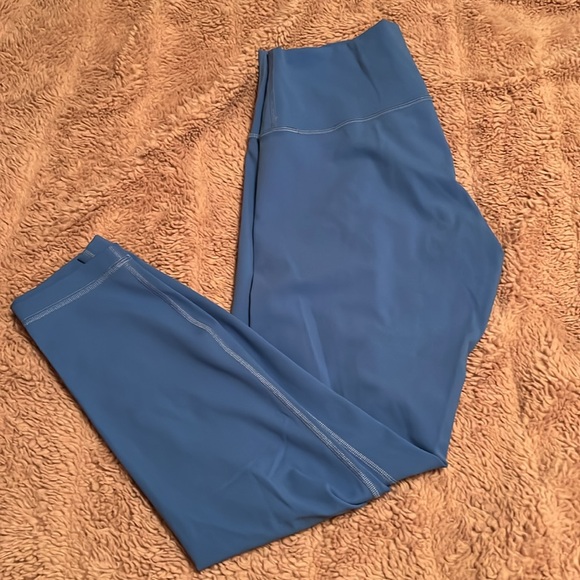 Lululemon Luxtreme high rise in 🩵Blue Nile🩵
Size 8
Beautiful color!! - Picture 3 of 8